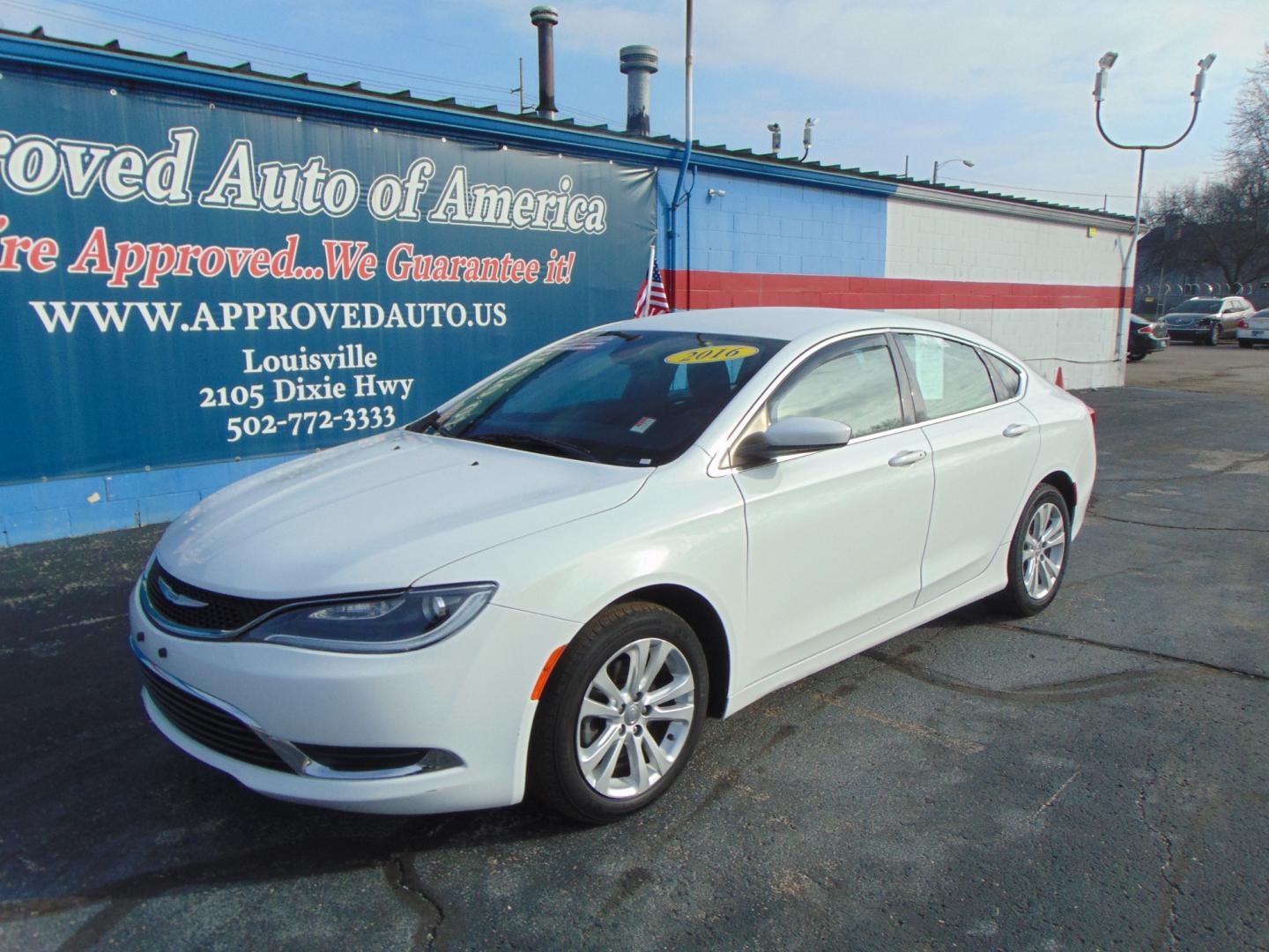 2016 White Chrysler 200 (1C3CCCAB6GN) with an 4-Cyl MultiAir PZEV 2.4L engine, Automatic, 9-Spd transmission, located at 2105 Dixie Hwy, Louisville, KY, 40210, (502) 772-3333, 38.220932, -85.795441 - Photo#2